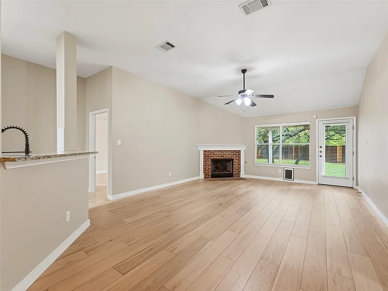 1004 Downridge Dr — Photo 10