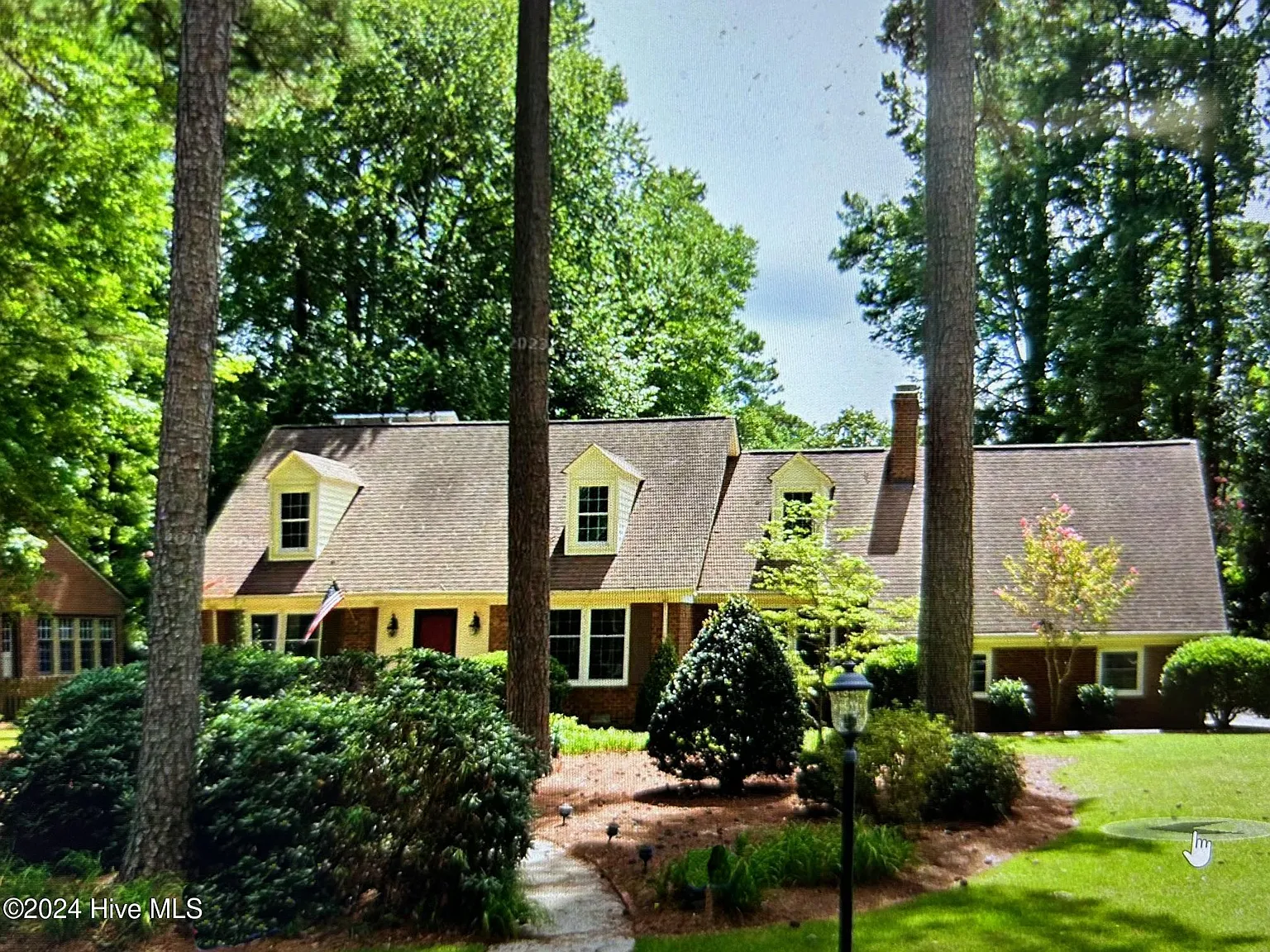 3 bed, 2.5 bath, 2874 sqft, $3,000 — Photo 1