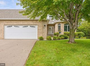 10434 Eagle Pointe Cir, Woodbury, MN 55129