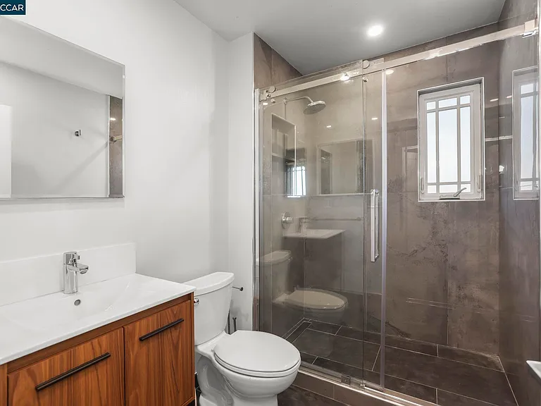 1325 Hopkins St — Photo 10