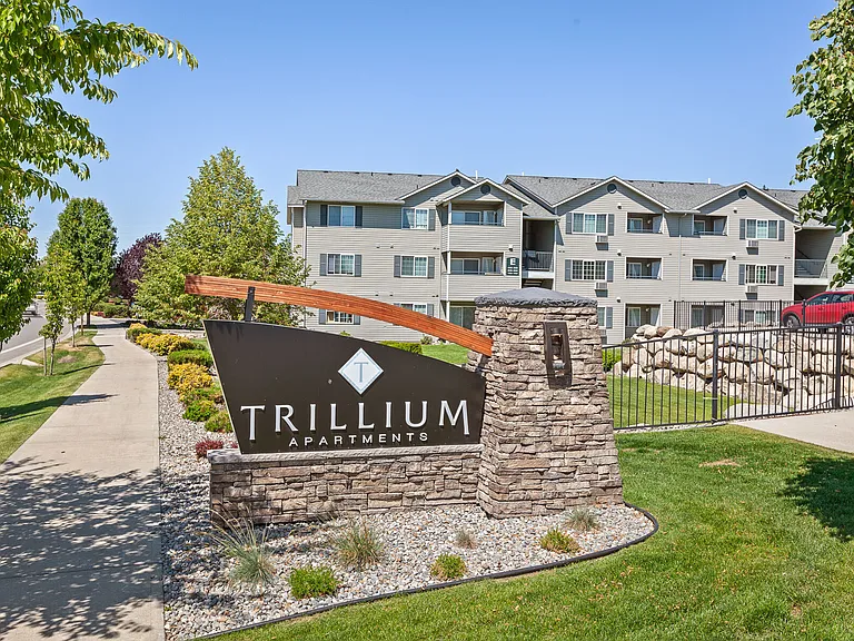 Trillium — Photo 44