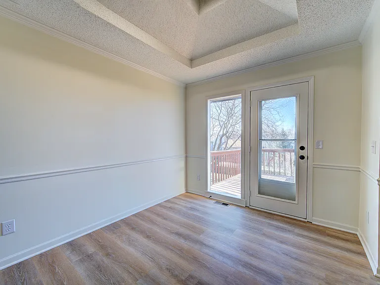 10622 N Charlotte St — Photo 7