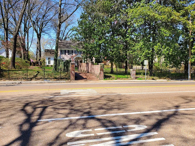Beautiful neighborhood!