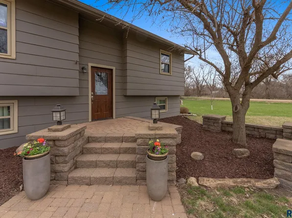 47996 280th St, Canton, SD 57013