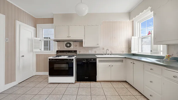 Sold by Remax Real Estate Professionals | media 18