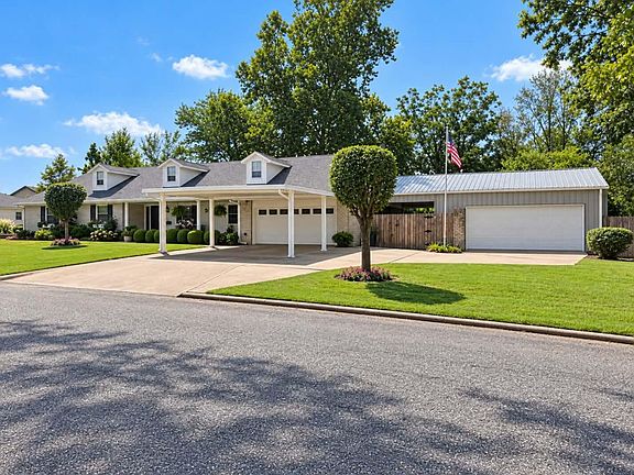 3rd image of 715 Garfield Blvd