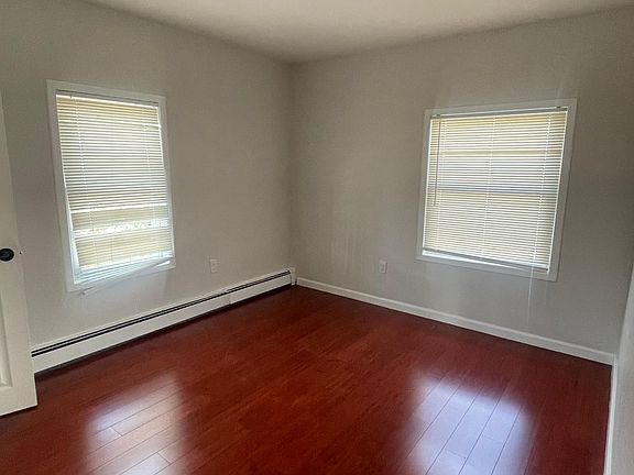 4th image of 107 Craig Ave Floor 2