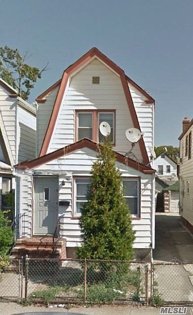 2nd image of 10451 124th St