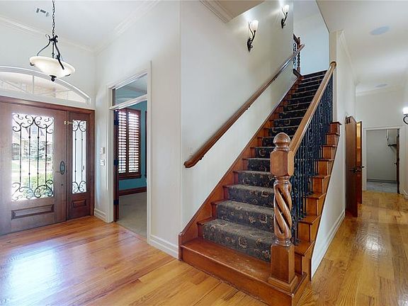 3rd image of 420 Cedarburg Ct