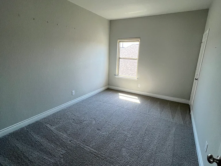 112 Freeman Loop — Photo 11