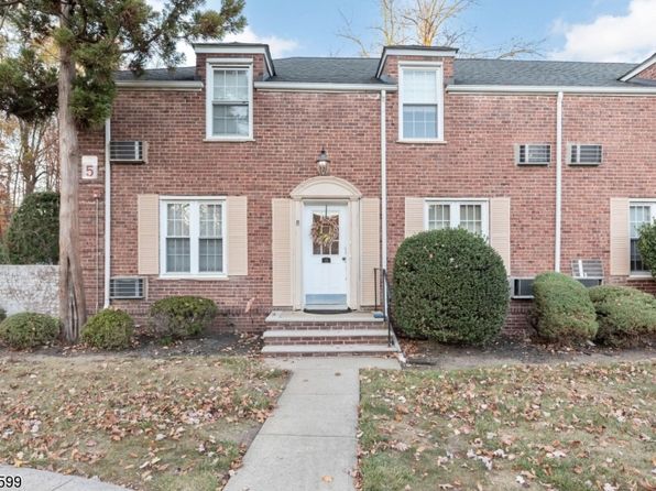12 Parkway Vlg #B