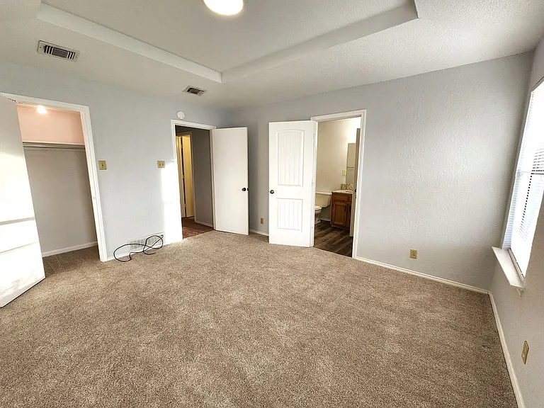 2202 Bolivar St — Photo 22