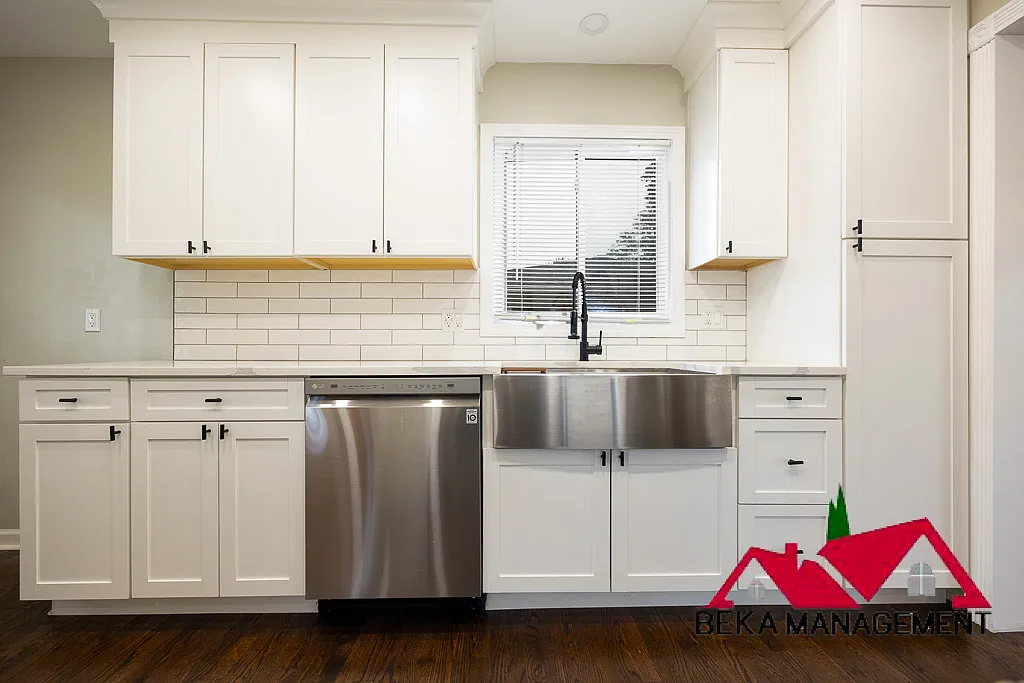 3 bed, 1.5 bath, 1122 sqft, $2,595 — Photo 3