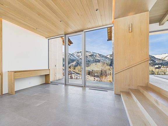 5th image of 220 Lava St
