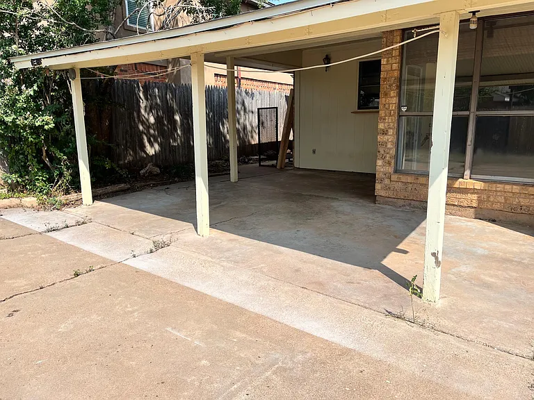 4717 Beall Blvd — Photo 10