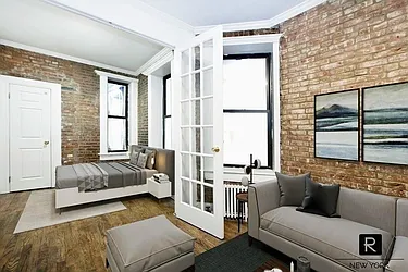 Rented by R New York