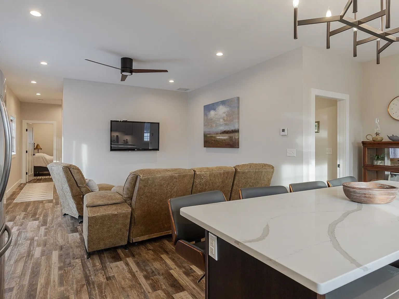 3 bed, 2.0 bath, 1352 sqft, $2,900 — Photo 4