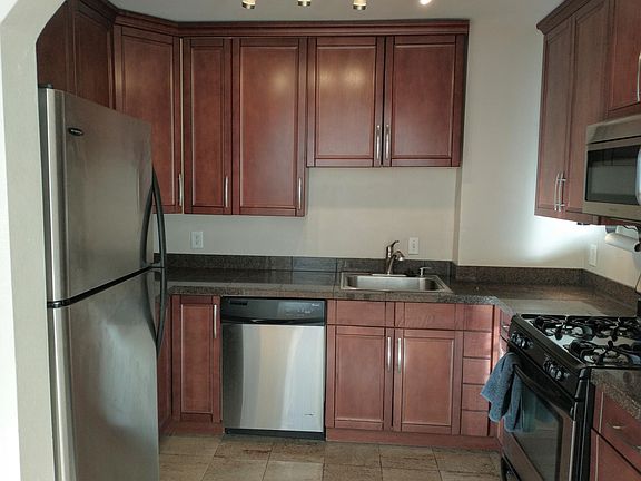 5th image of 1029 N Pennsylvania St APT 3W