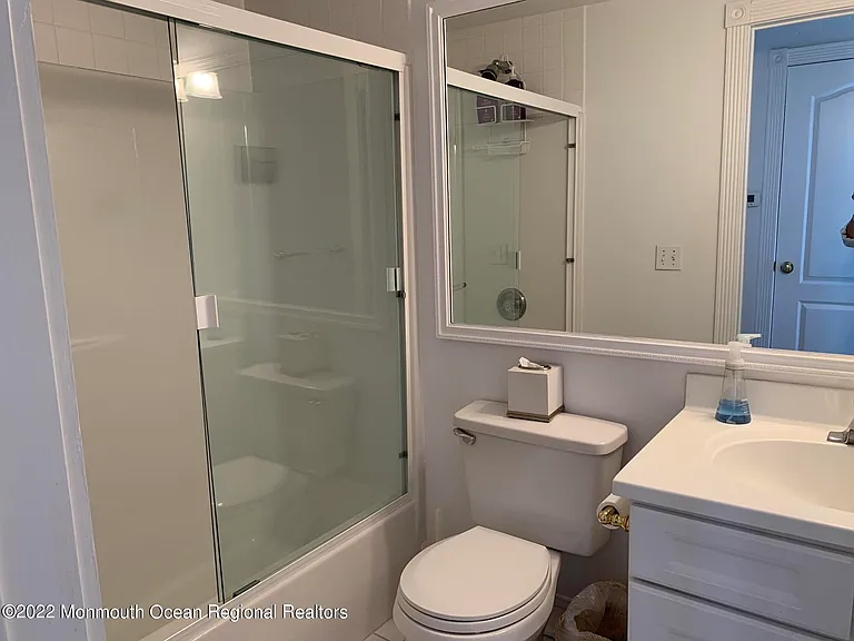 13 Heck Ave — Photo 20