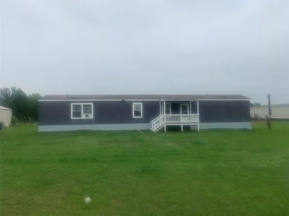 710 Parkmoor Blvd, Edna, TX 77957