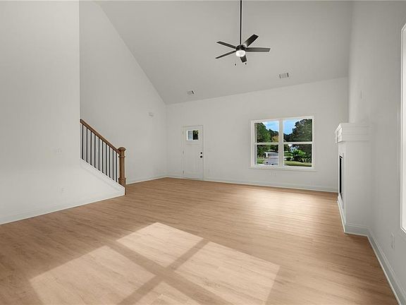 4th image of 121 Harrison Ln NE