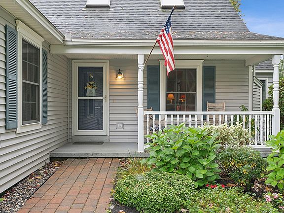 3rd image of 14 Stratford Place #14