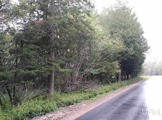 701 N 17th St, Gladstone, MI 49837