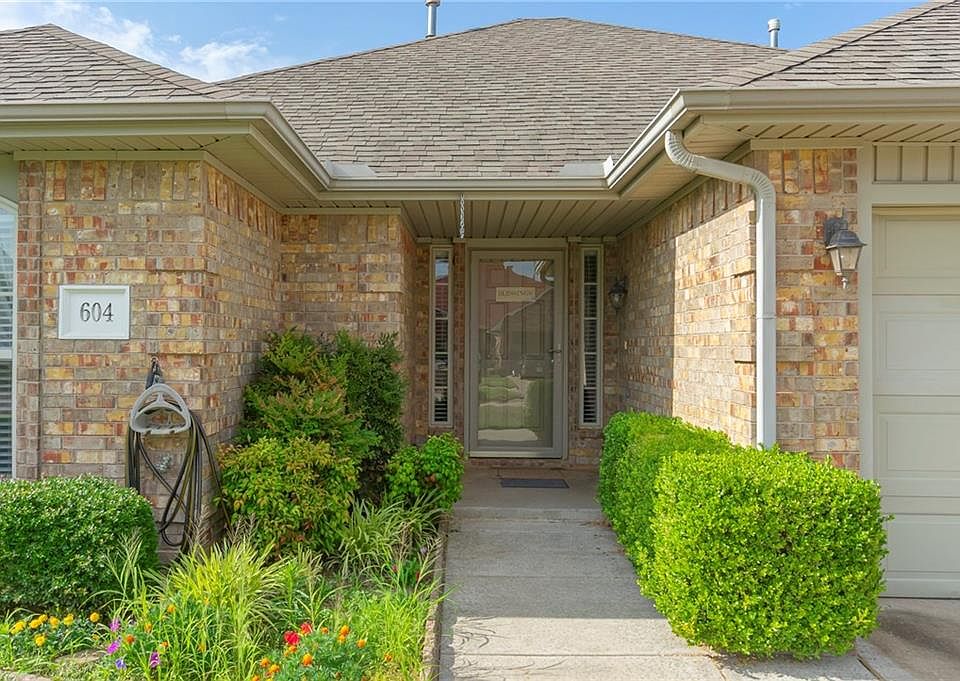 1st image of 604 E Elder Ln
