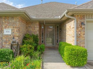 604 E Elder Ln, Mustang, OK 73064