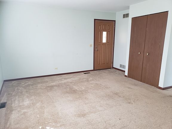 2nd image of 1076 Manchester Ct #1076