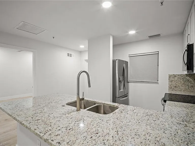 4450 Botanical Place Cir #6 — Photo 5