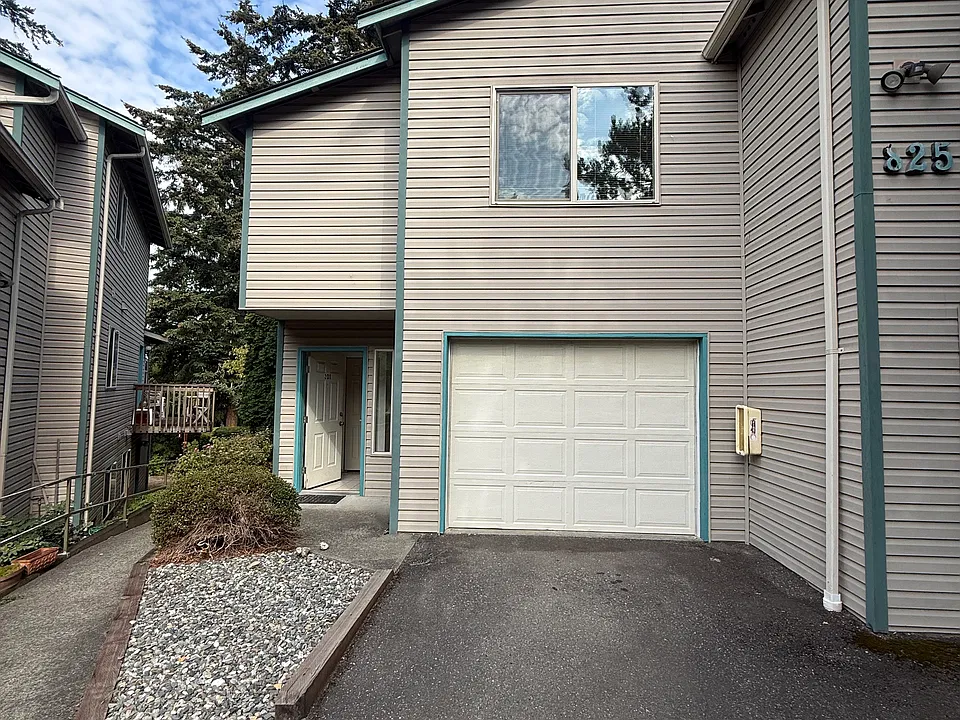 825 Blueberry Ln #201