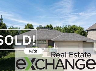 6332 Wildberry Dr, Bettendorf, IA 52722