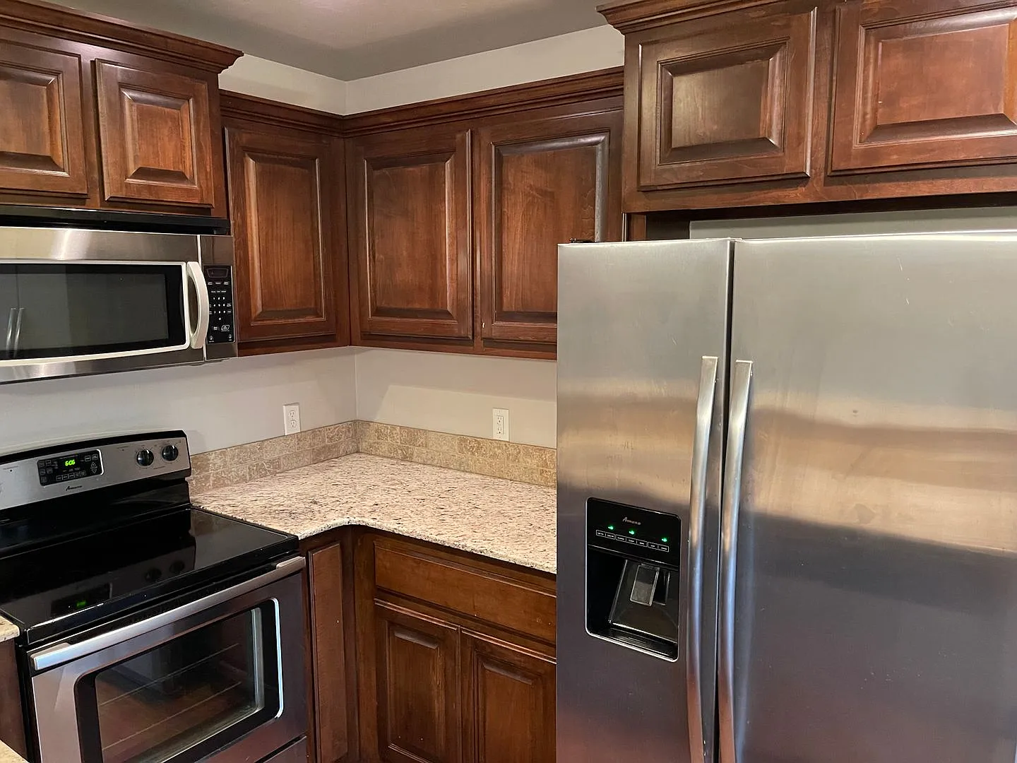 3 bed room, 2.5 baths with a garage and it is a 2 story for rent! Huge fenced yard and Deer Creek... — Photo 4