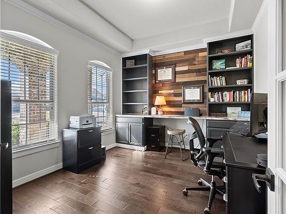 4th image of 2319 Trocadero Lane