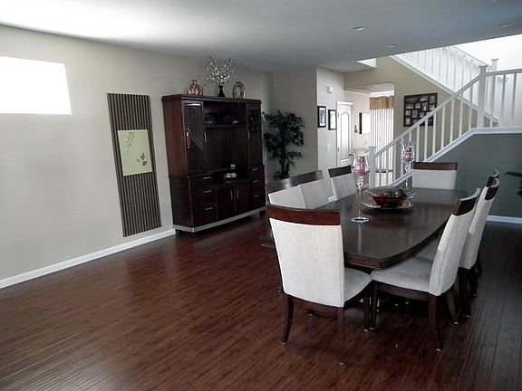 3rd image of 206 Vineyard Valley Way