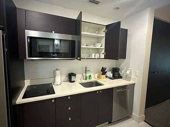 5th image of 5300 NW 87th Avenue #706