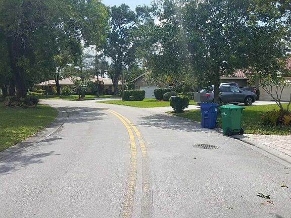 5th image of 162 NW 100th Ter
