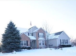4085 Forest Edge Dr, Commerce Township, MI