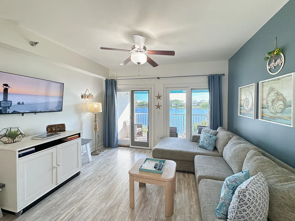 114 Carillon Market St #210