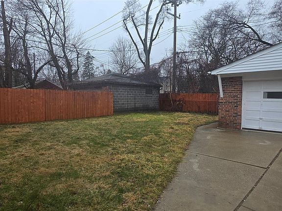 5th image of 16525 Burt Rd