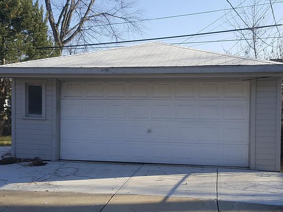 Large backyard with two car garage and fenced-in yard