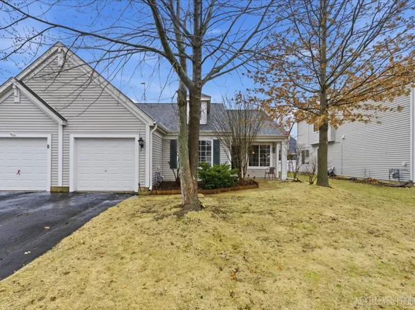 2468 Roxbury Ln, Montgomery, IL 60538