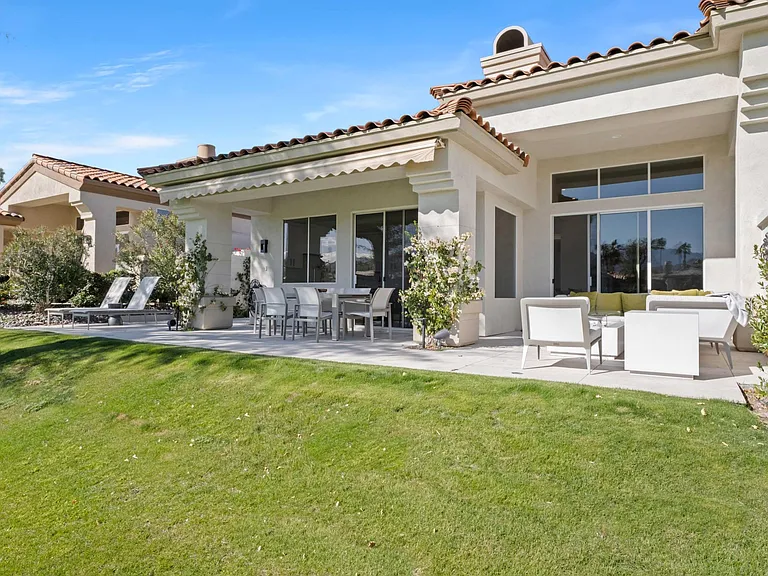 407 Desert Holly Dr — Photo 32