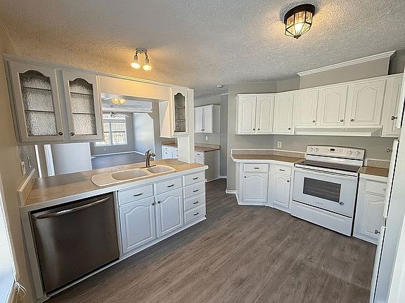 4th image of 3700 Peach Blossom Ln
