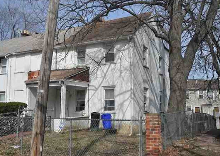 2nd image of 1129 Clover Ln