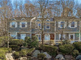 402 Twin Brook Ct, Carmel, NY 10512