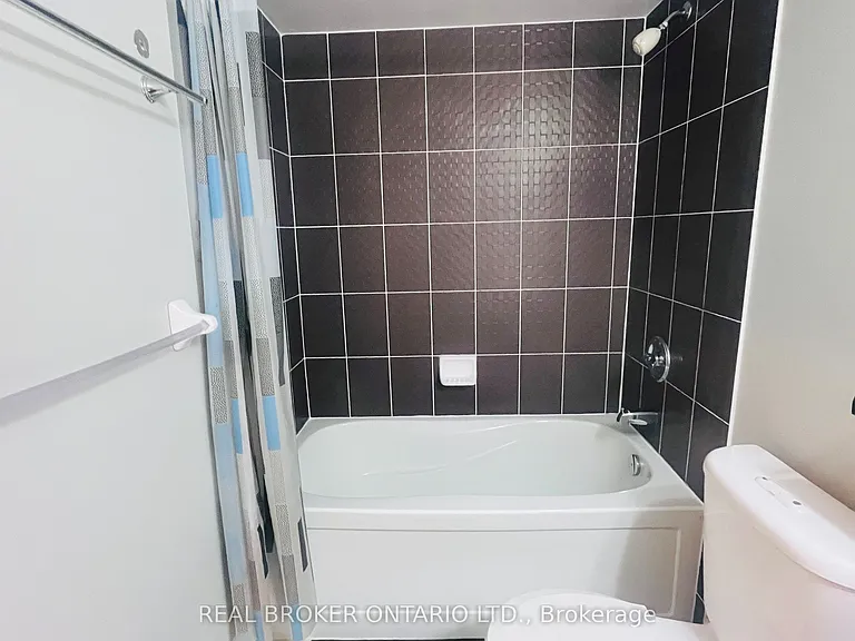 320 John St #214 — Photo 19