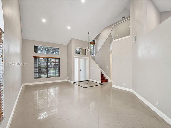 5th image of 10211 Caracas St
