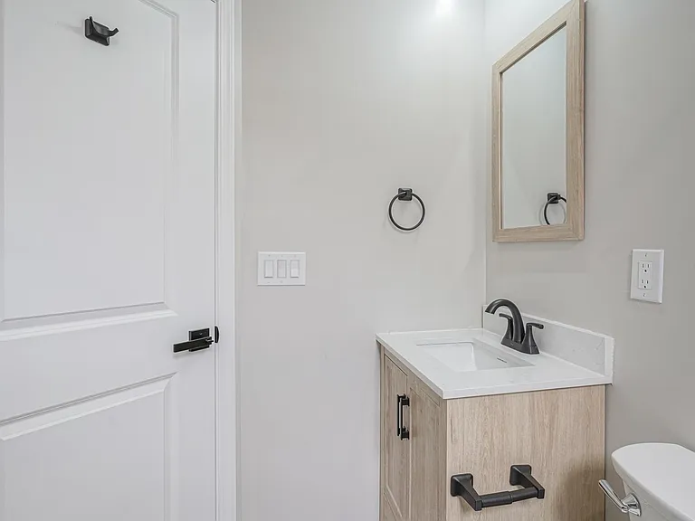 1539 S Wilton St — Photo 18